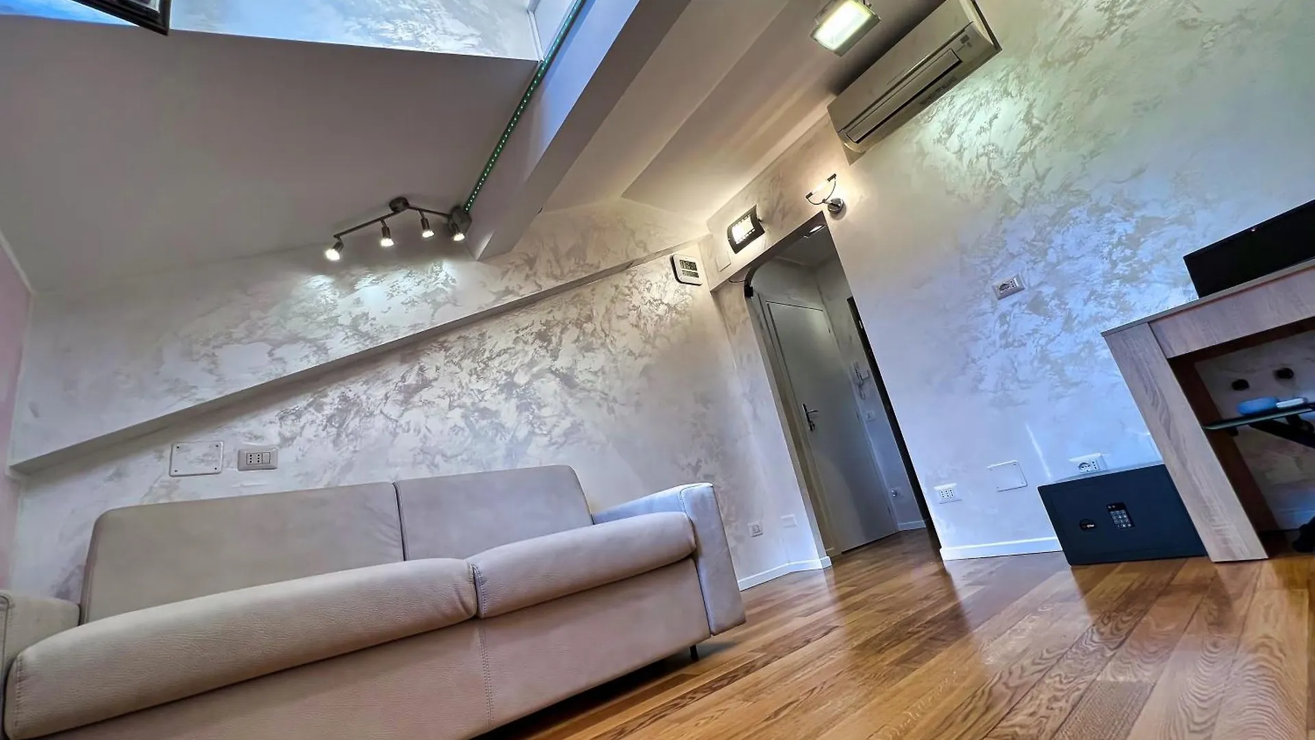 Taxi No-Need B&B - Metro, Train Station, Nightlife And Restaurants Milan