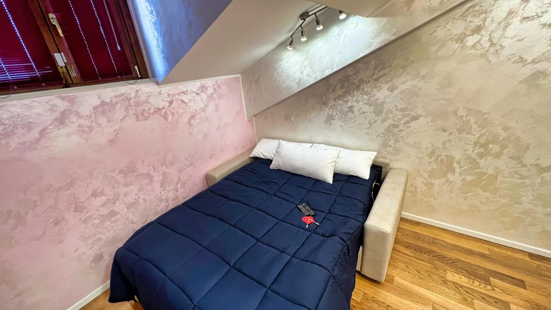 Taxi No-Need B&B - Metro, Train Station, Nightlife And Restaurants