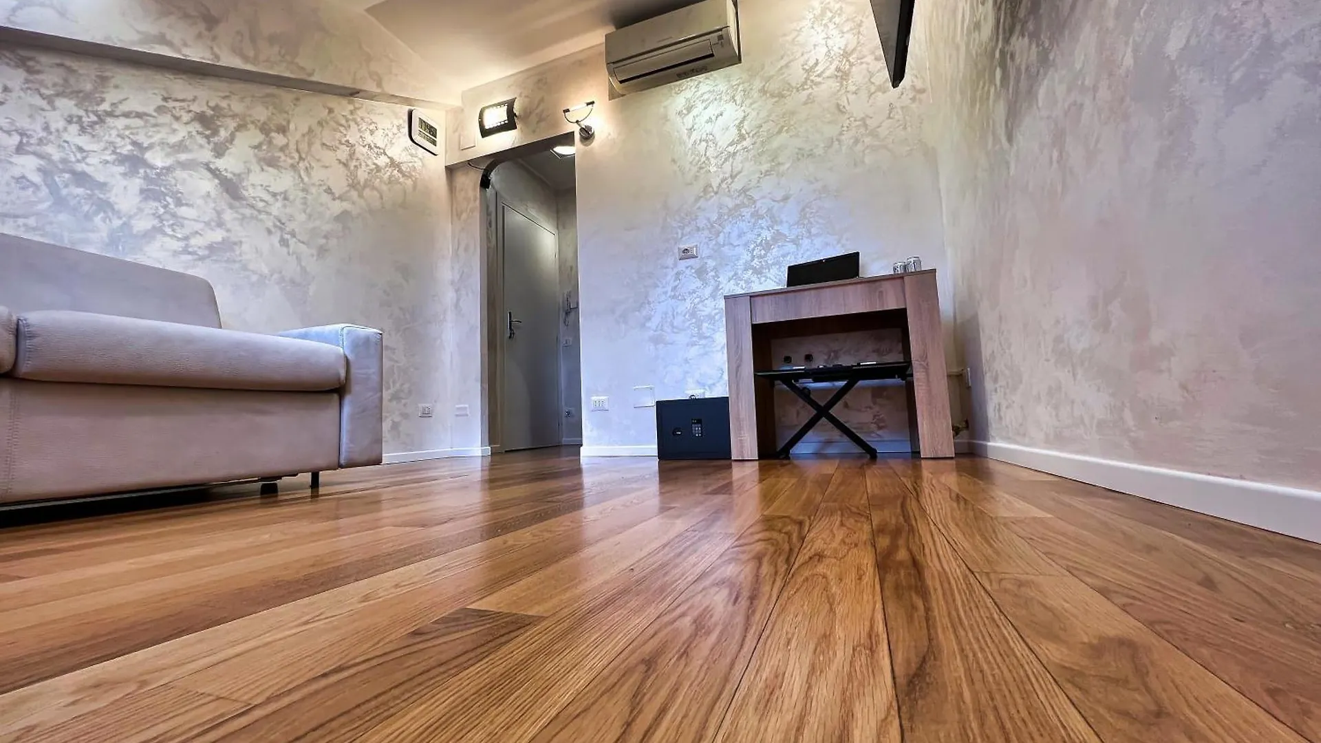 Apartment Taxi No-Need B&B - Metro, Train Station, Nightlife And Restaurants Italy